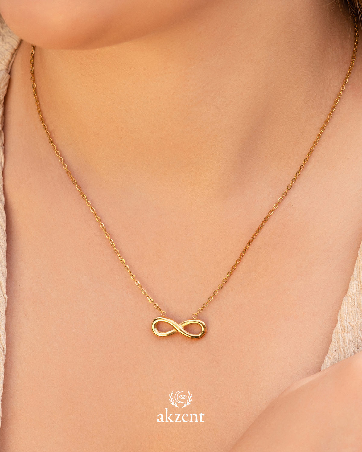 Akzent "Suki" Halskette mit Infinity-Anhänger