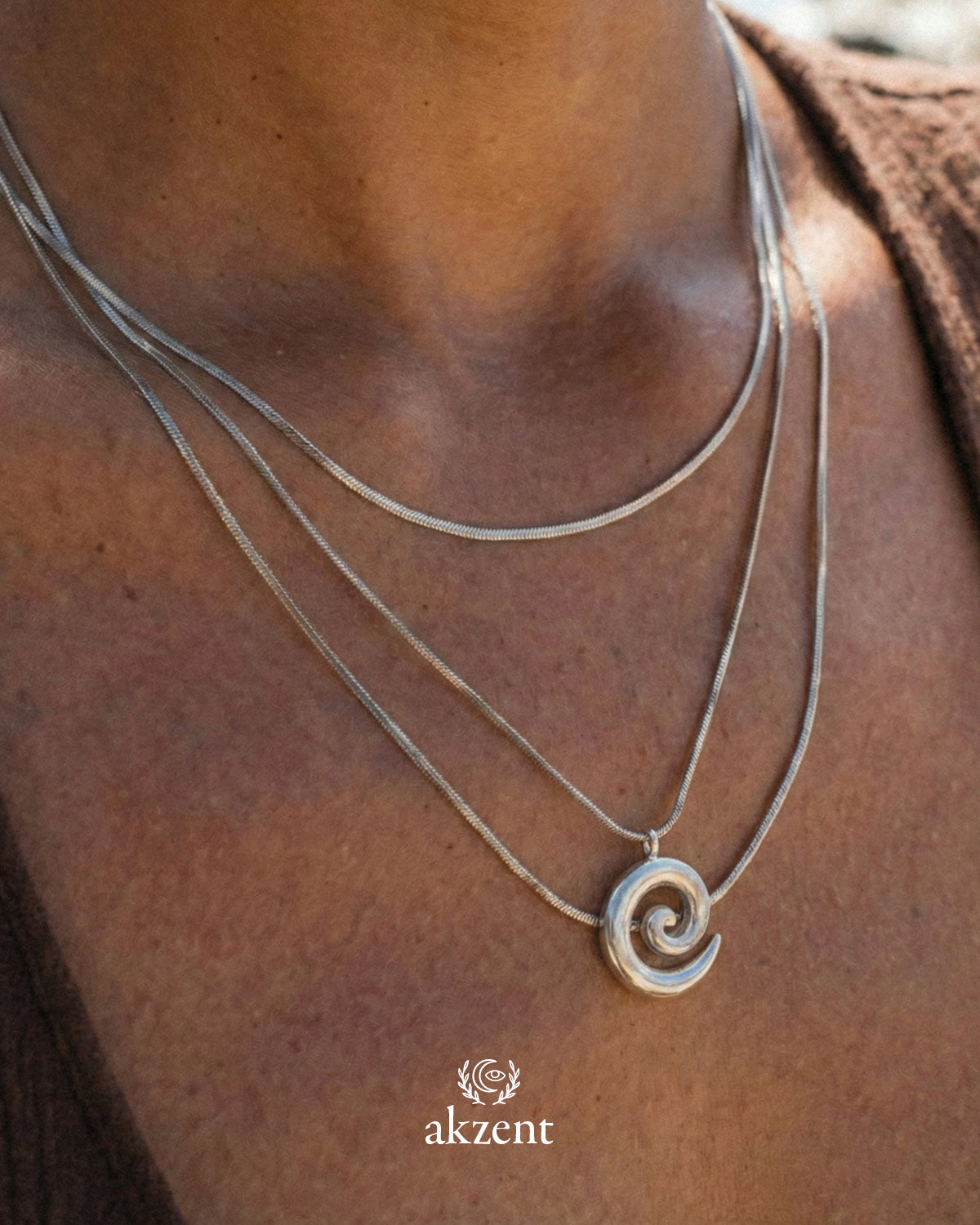 Akzent "Amita" Layering Halskette mit Spiral Anhänger