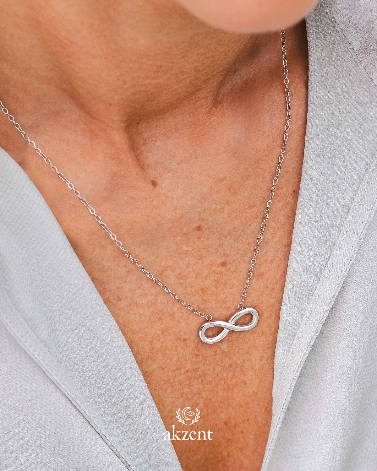 Akzent "Suki" Halskette mit Infinity-Anhänger