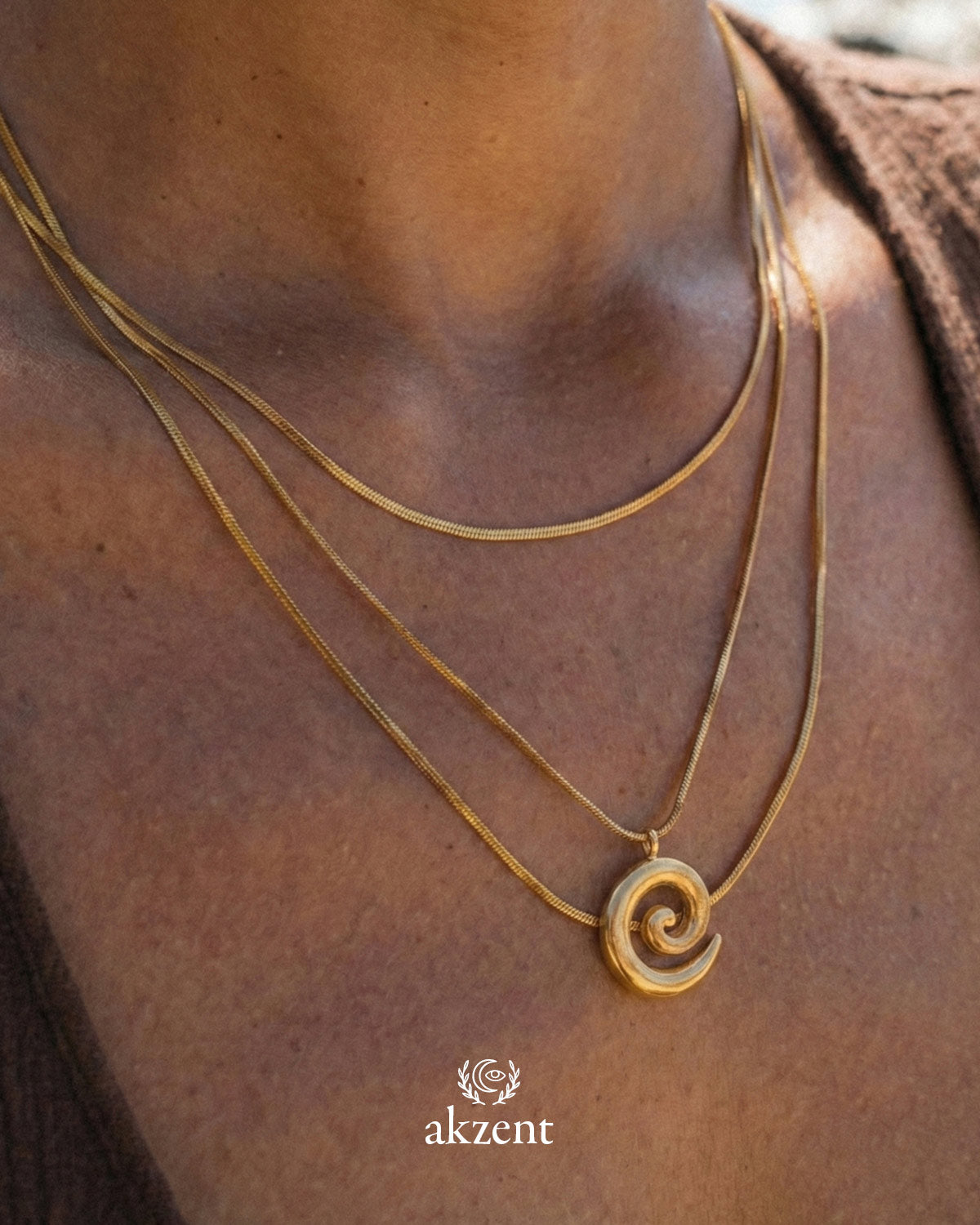 Akzent "Amita" Layering Halskette mit Spiral Anhänger