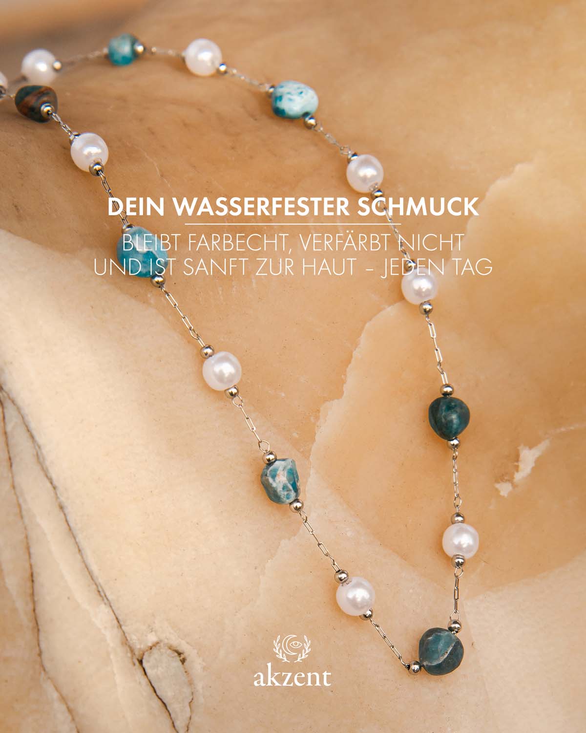 Akzent "Derya" Halskette mit Süßwasserperlen und blauen Natursteinen